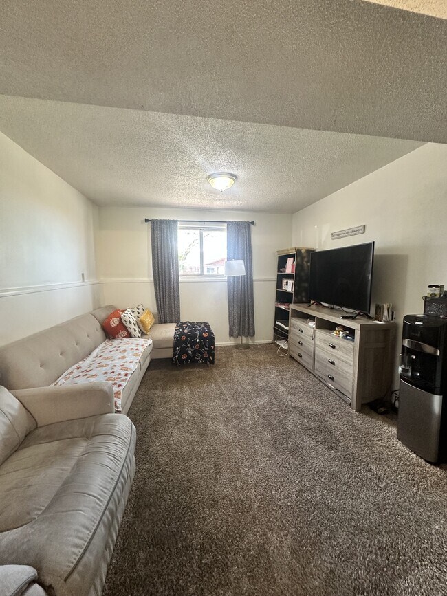 Foto del edificio - 480 Harmony Dr