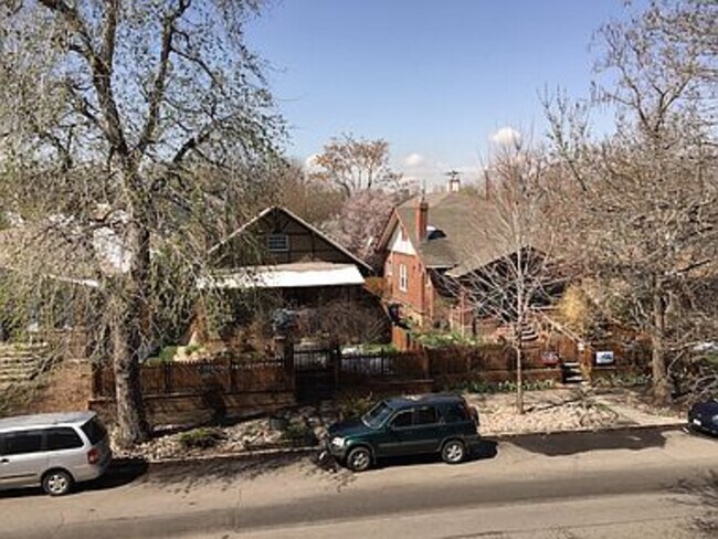 Building Photo - 1366 Garfield St