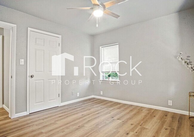 Foto del edificio - Updated 2 Bedroom Home in Midwest City's Original Mile!