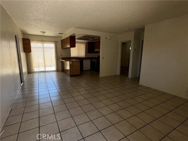 Foto del edificio - 15398 Bear Valley Rd