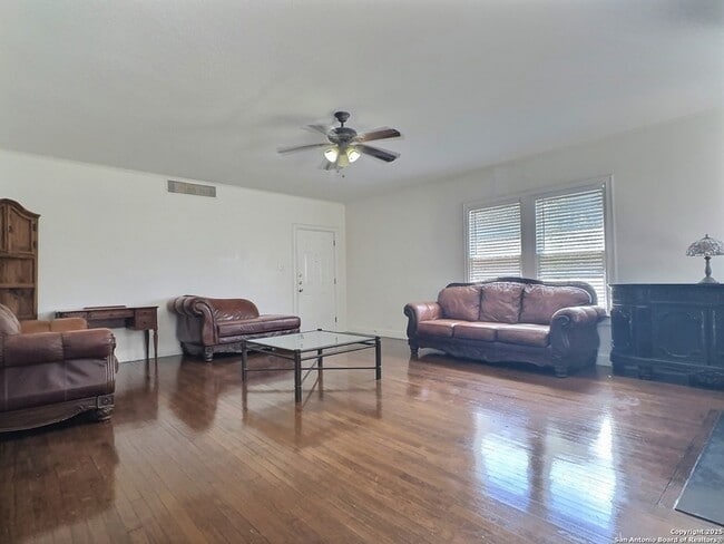 Foto del edificio - 119 E Ridgewood Ct