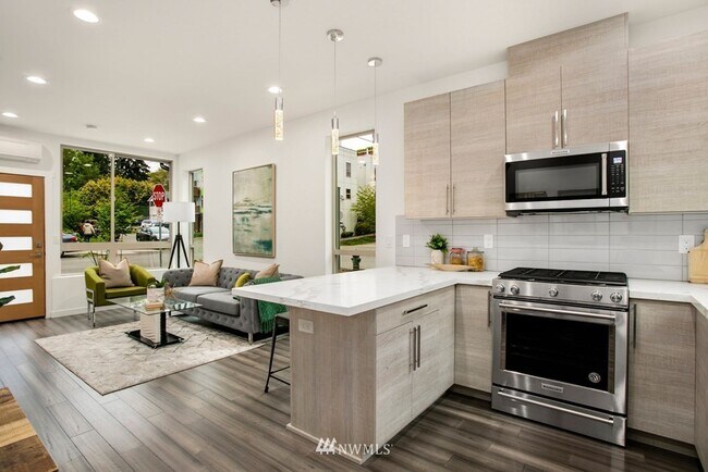 Building Photo - Beacon Hill Living: Contemporary Townhome ...