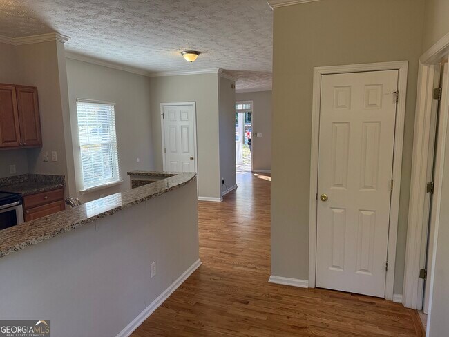 Foto del edificio - 27 Montgomery St NE