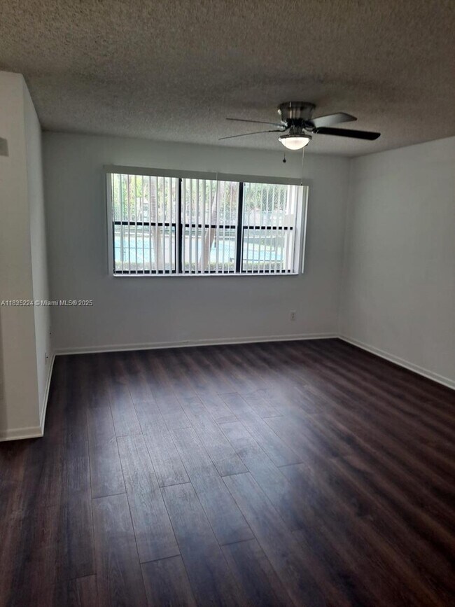 Foto del edificio - 540 S Park Rd