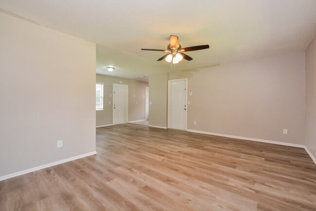 Foto del edificio - 670 Hibiscus Rd