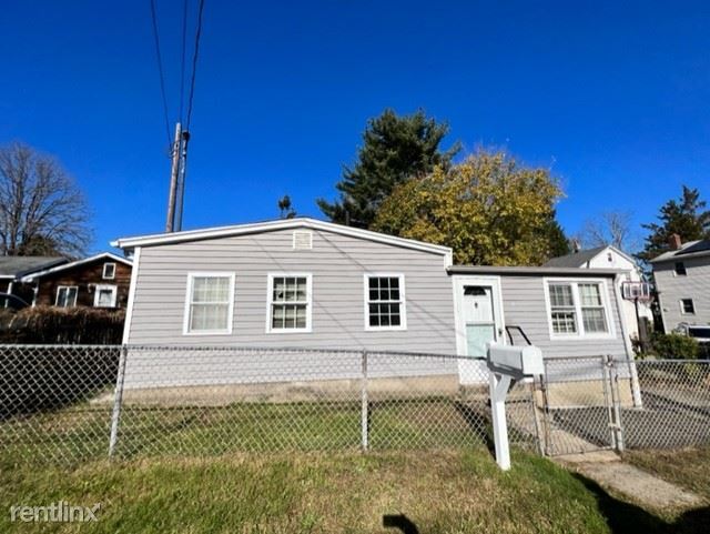 3 br, 1 bath House - 2 Dodd Ave - House Rental in Bridgeport, CT ...