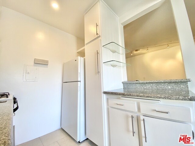 Foto del edificio - 1317 N June St