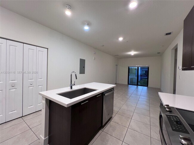 Foto del edificio - 8265 NW 41st St