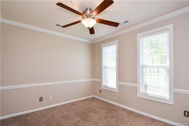 Foto del edificio - 4 BR/2.5BA  Community Pool | Fenced backyard!
