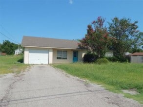 Building Photo - 1018 N Powell Pkwy