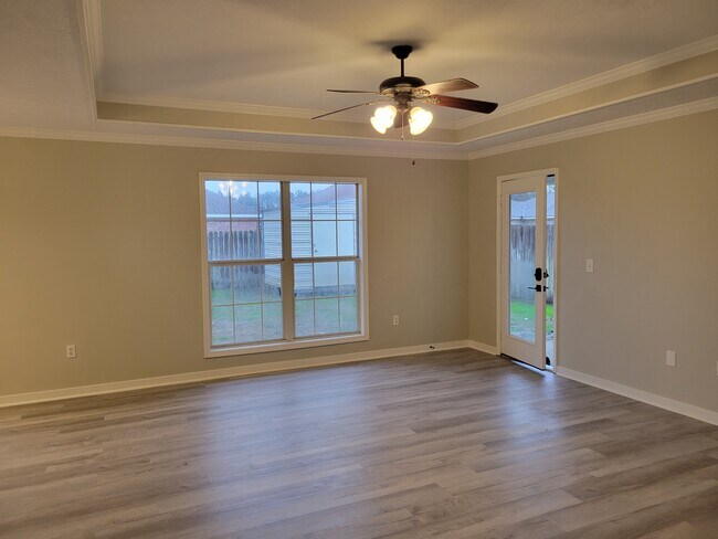 oversized living area - 119 Cedar Spring Cir