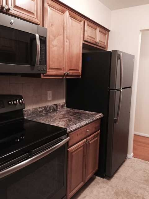Building Photo - 1002 Cherry Hill Dr