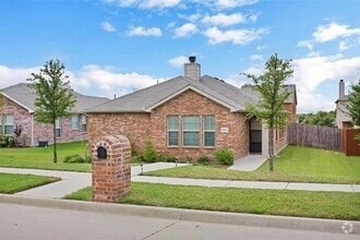 Building Photo - 2205 Julian Dr