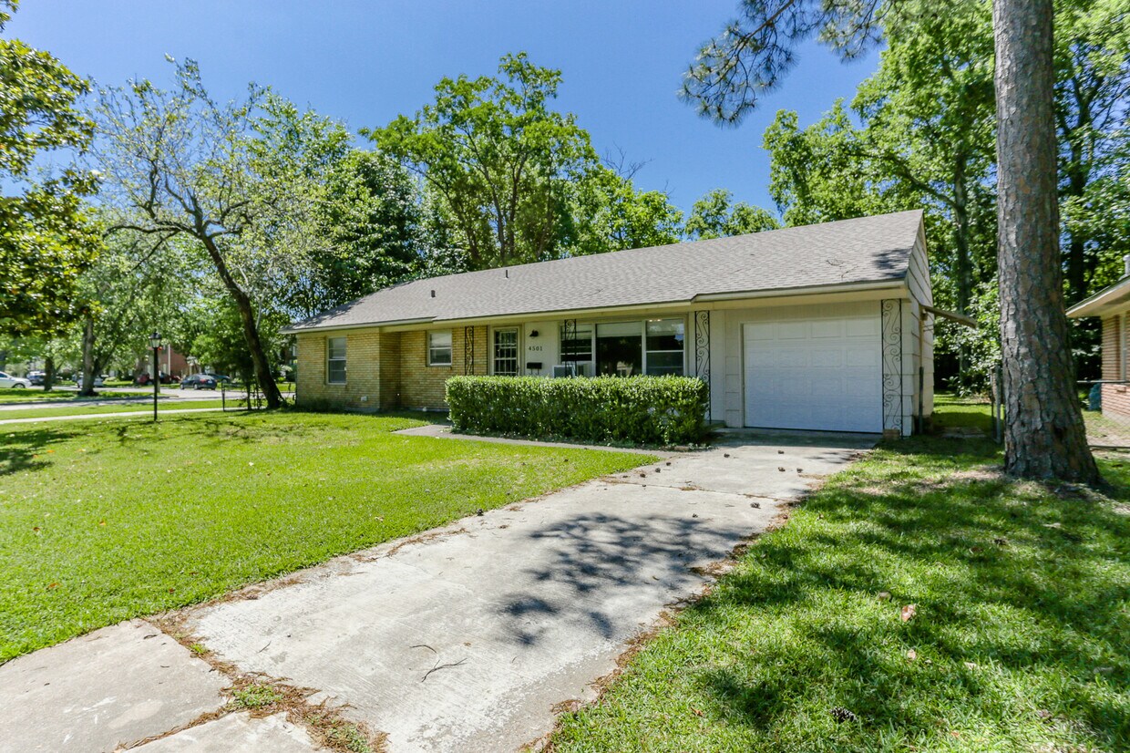 4501 Braeburn Dr, Bellaire, TX 77401 House Rental in Bellaire, TX