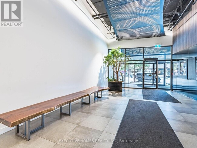 Photo du bâtiment - 700 King St W