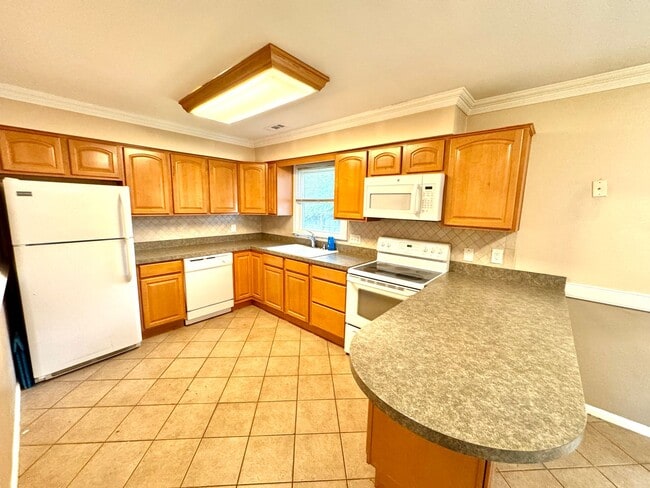 Building Photo - Quaint 3 bedroom/2 bath home