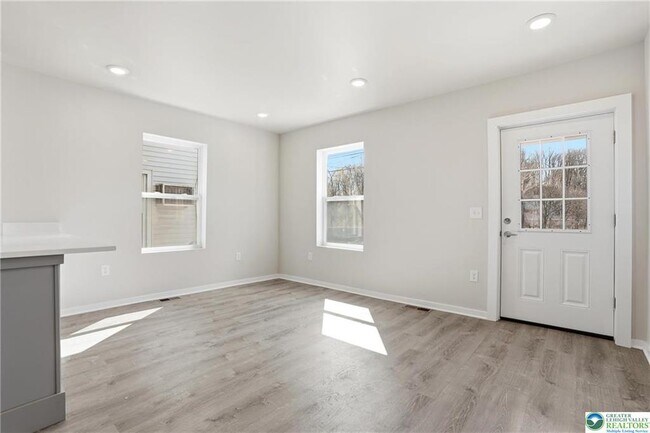 Foto del edificio - 1065 Bushkill Dr