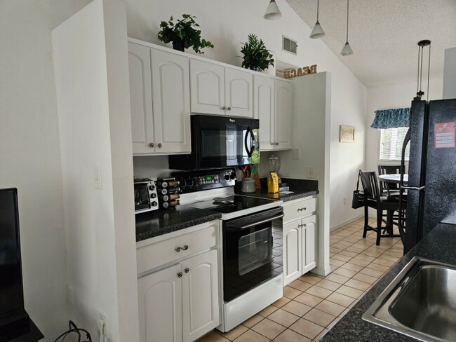 Foto del edificio - 114 Beach Park Ln