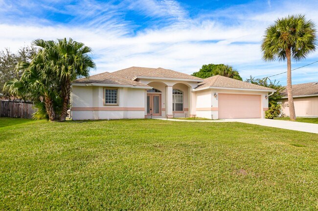 Foto del edificio - Gorgeous 3 bedroom, 2 bathroom Pool Home