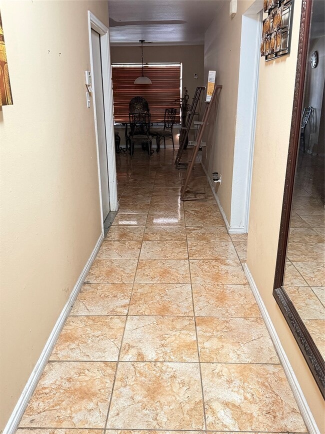 Foto del edificio - 8935 Lyndonnille Falls Ln