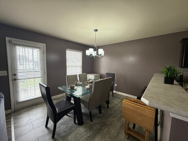 Foto del edificio - 1124 Harmony Ln