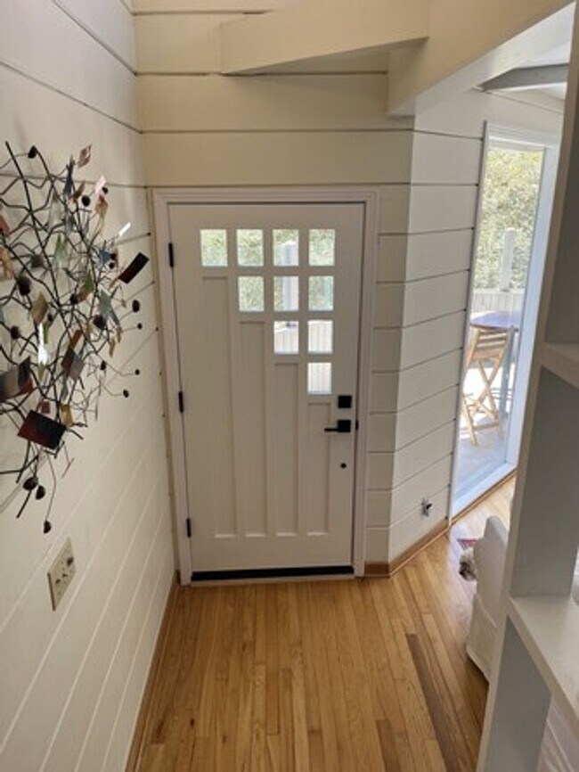 Building Photo - Mid Century Modern home in Monterey