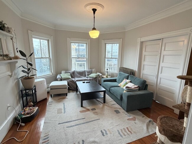 Building Photo - 13 Linden Ave