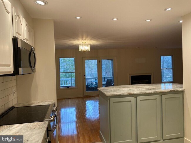 Building Photo - 2720 Gingerview Ln