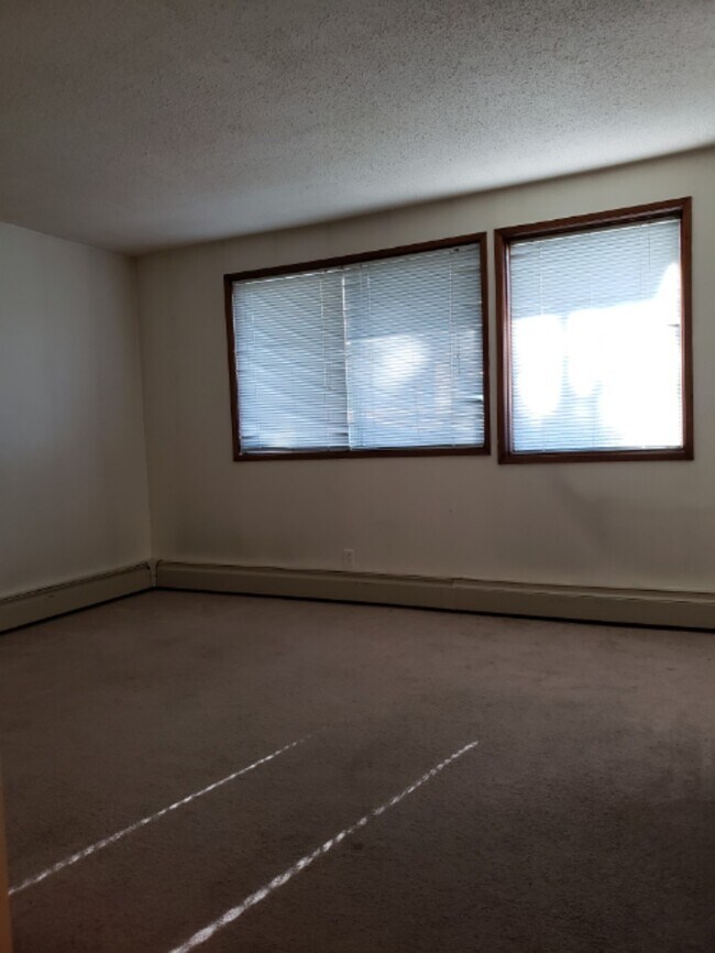 Photo du bâtiment - 0 Bed 0 Bath Unit in Red Deer, AB