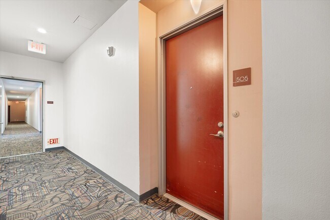 Foto del edificio - 285 W 6th St