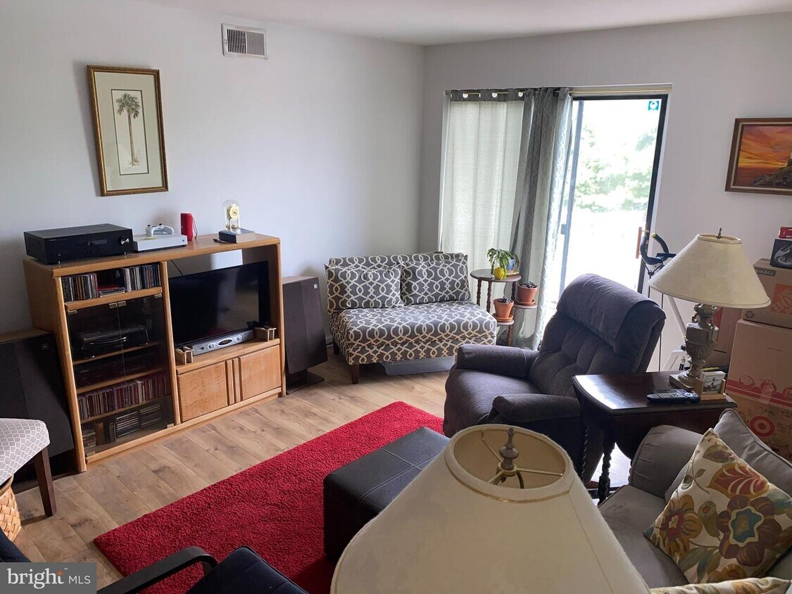 7026 Hilltop Dr Unit 165, Brookhaven, PA 19015 Room for Rent in