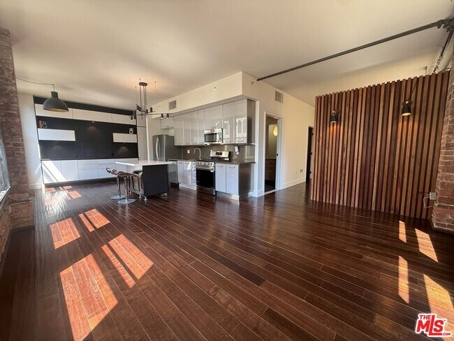 Foto del edificio - 460 S Spring St