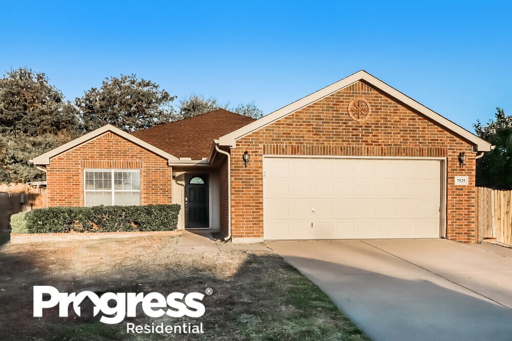 7525 Hedgewood Ct, Fort Worth, TX 76112 House Rental in Fort Worth