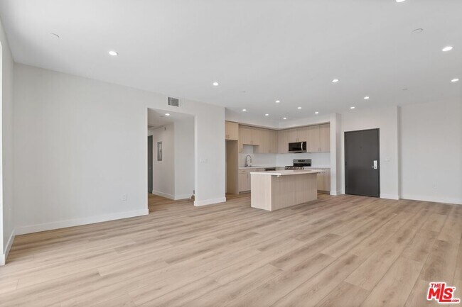 Foto del edificio - 6603 Fulton Ave