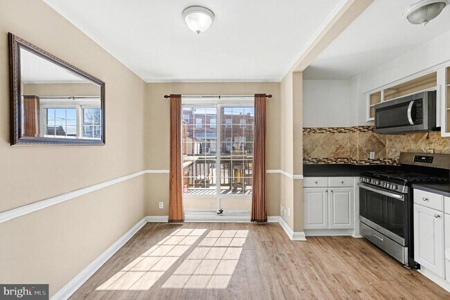 Foto del edificio - 6835 Eastbrook Ave