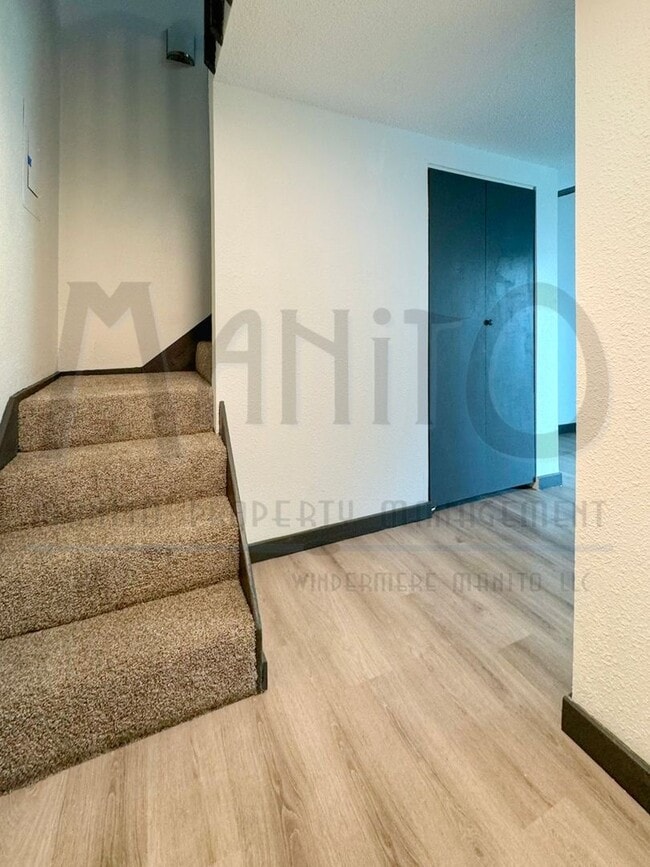Building Photo - Charming Bungalow Unit