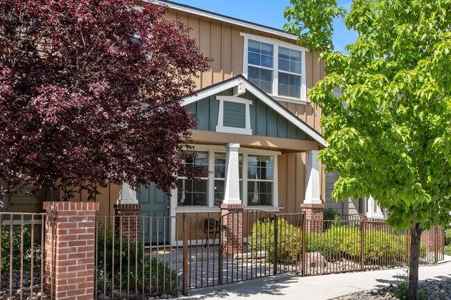 Building Photo - La Rue Townhomes