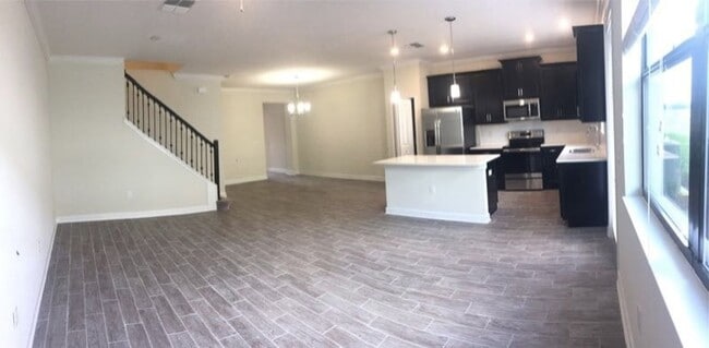 Foto del edificio - Luxury style townhome for rant