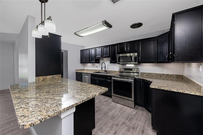 Building Photo - 4514 S Shamrock Rd