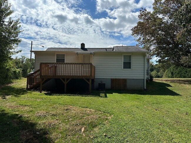 Building Photo - 3 Bedroom/ 1 Bath Home in Walkertown