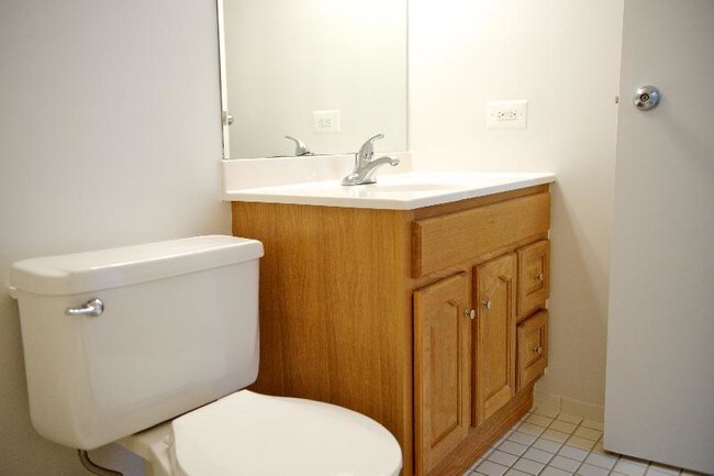 Building Photo - 21 E Delaware Pl