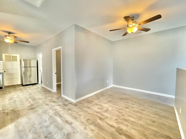 Foto del edificio - 1833 W 21st St