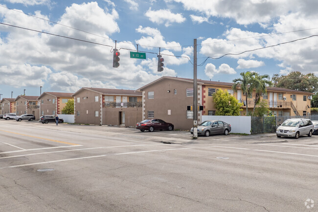 Building Photo - 990 W 29th St