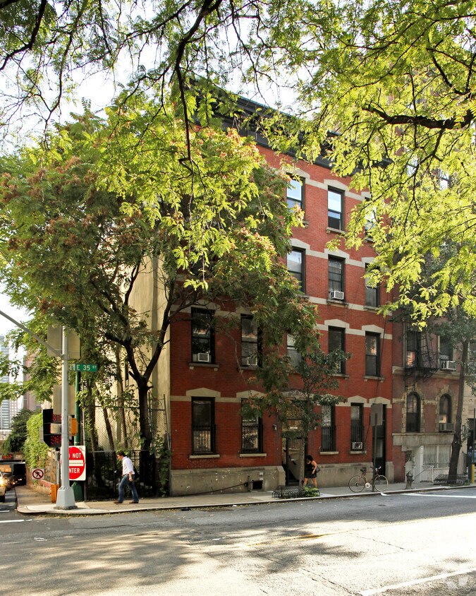 Primary Photo - 221-223 E 35th St