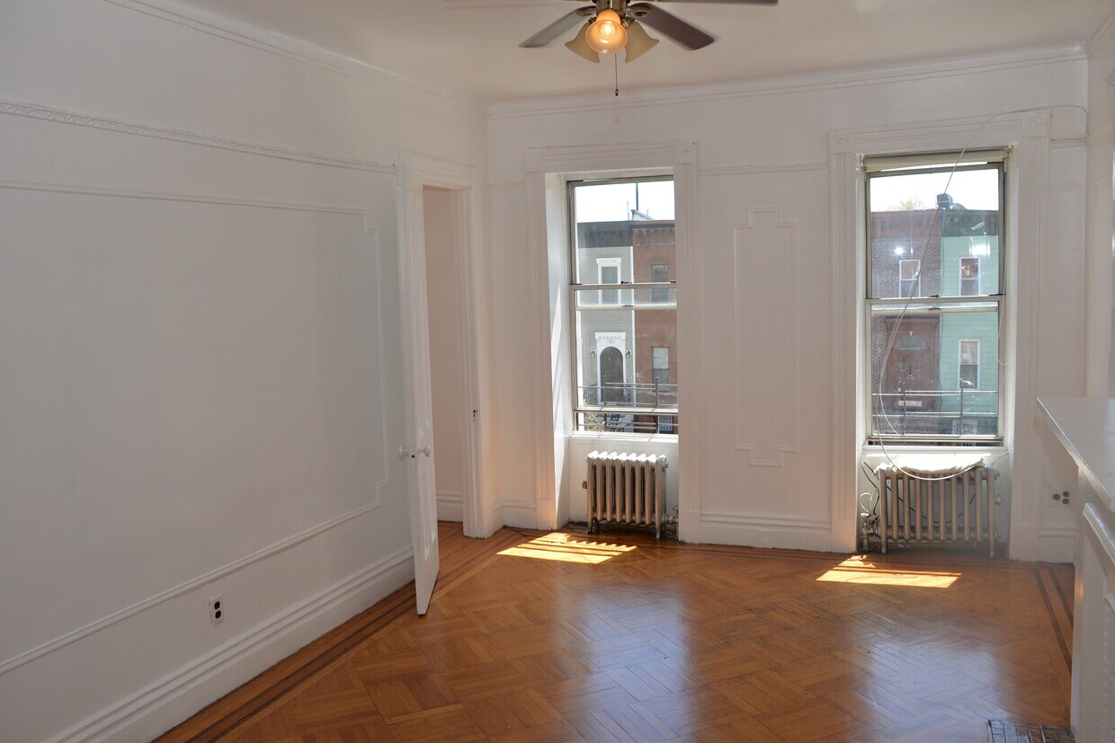 Primary Photo - 581 Hancock St