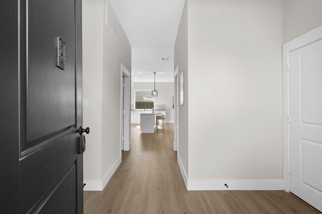 Foto del edificio - 6835 Weston St