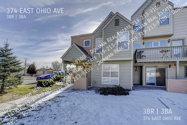 Building Photo - Three bedroom townhome in Fountain, washer...