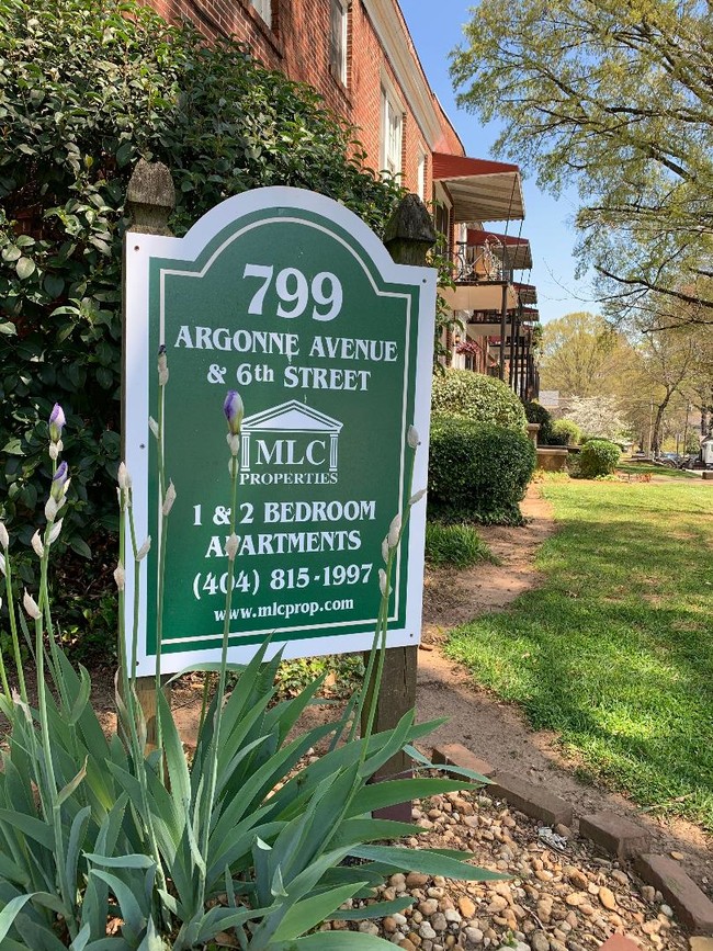 Foto del edificio - 799 Argonne Avenue & 6th Street Apartments