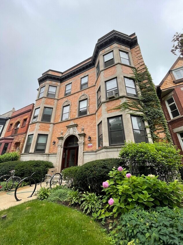 Foto principal - 5215 S Dorchester Ave