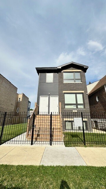 Primary Photo - 1007 N Hamlin Ave